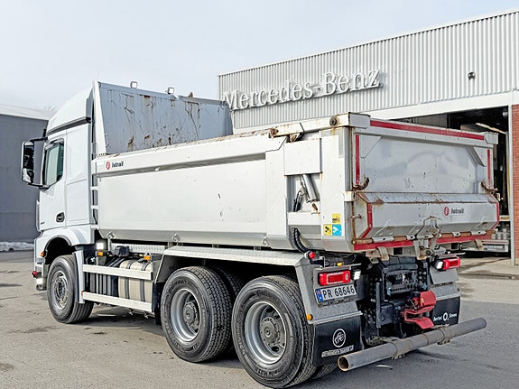 Mercedes-Benz Arocs 2653K 6X4/33 Istraildumper med høytløftende luke, akselavlastning, kjøleskap, roterende, se video 9 of 26