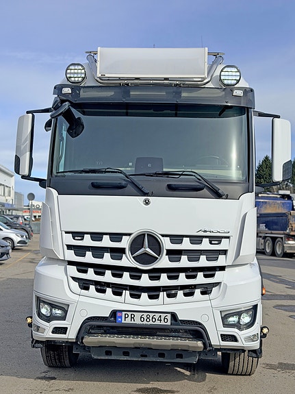 Mercedes-Benz Arocs 2653K 6X4/33 Istraildumper med høytløftende luke, akselavlastning, kjøleskap, roterende, se video 2 of 5