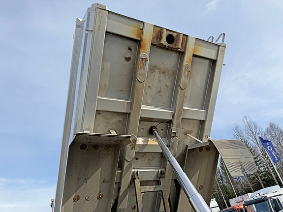 Mercedes-Benz Arocs 2653K 6X4/33 Istraildumper med høytløftende luke, akselavlastning, kjøleskap, roterende, se video 17 of 26