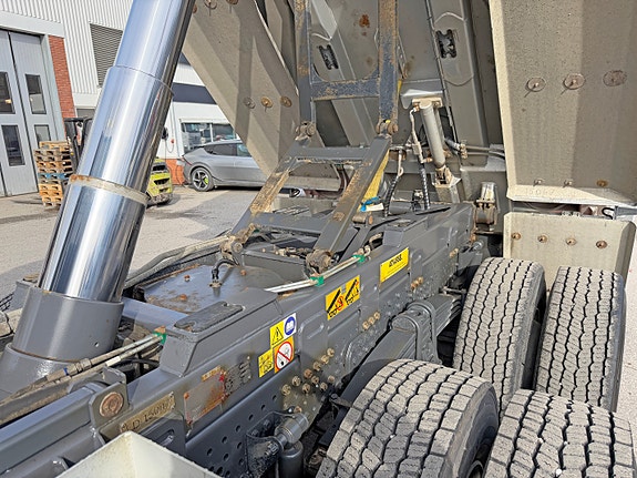 Mercedes-Benz Arocs 2653K 6X4/33 Istraildumper med høytløftende luke, akselavlastning, kjøleskap, roterende, se video 12 of 26