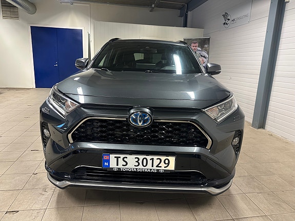 Toyota RAV4 Plug-in Hybrid 2 of 22