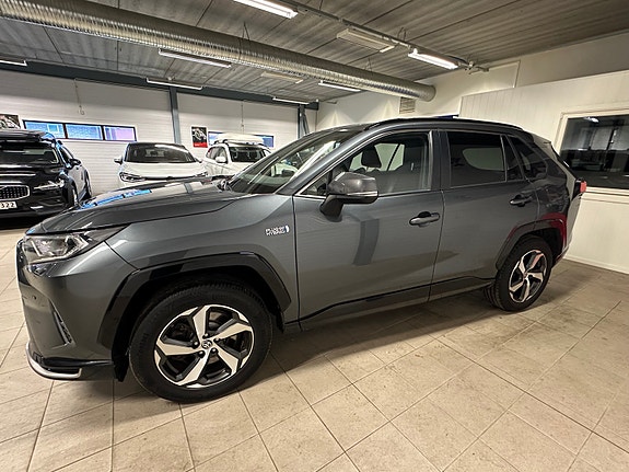 Toyota RAV4 Plug-in Hybrid 11 of 22