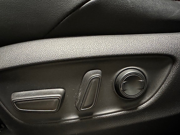 Toyota RAV4 Plug-in Hybrid 13 of 22