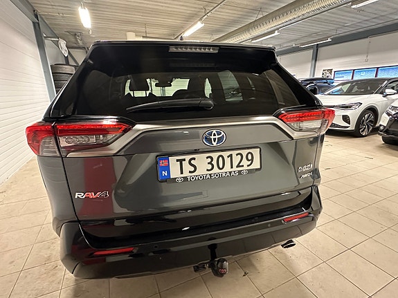Toyota RAV4 Plug-in Hybrid 7 of 22