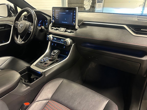 Toyota RAV4 Plug-in Hybrid 15 of 22