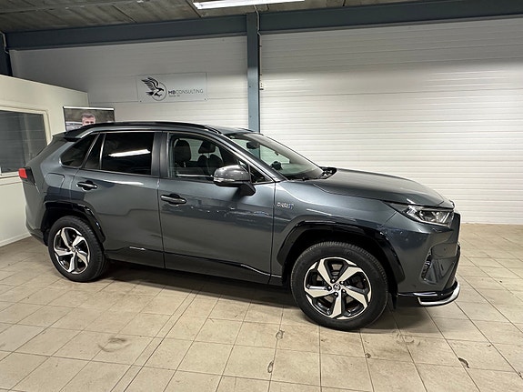 Toyota RAV4 Plug-in Hybrid 3 of 22