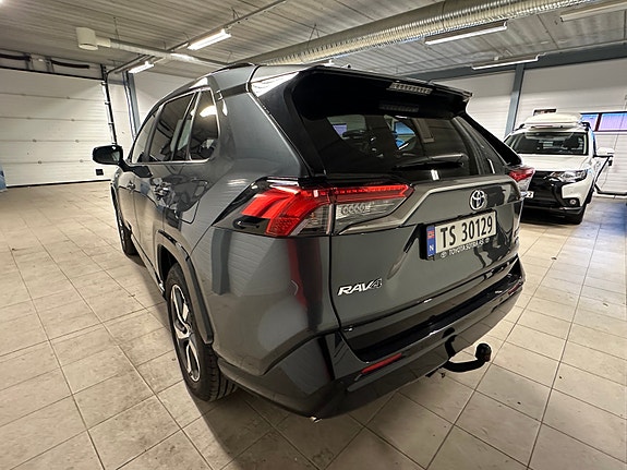 Toyota RAV4 Plug-in Hybrid 6 of 22
