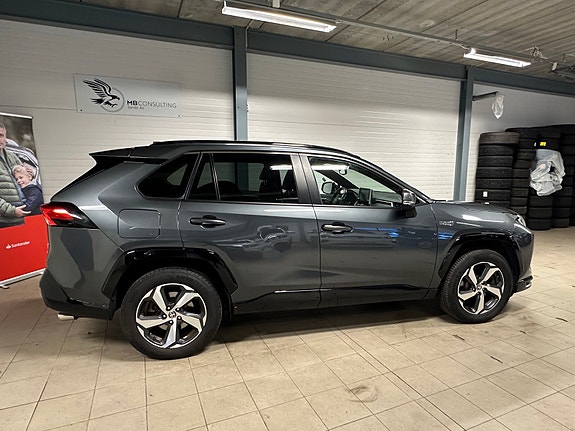 Toyota RAV4 Plug-in Hybrid 4 of 22