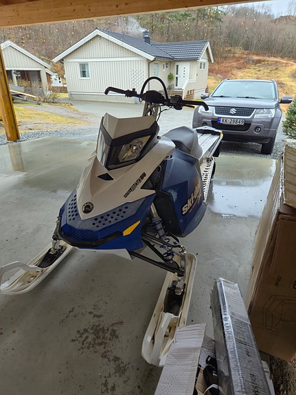 Ski-doo Summit X 800R 2 of 4