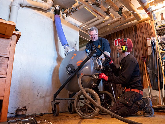 Som operatør rørfornying vil du blant annet rehabilitere avløpsrør inni og under bygg...