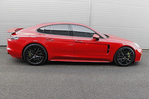 Porsche Panamera 4 of 5