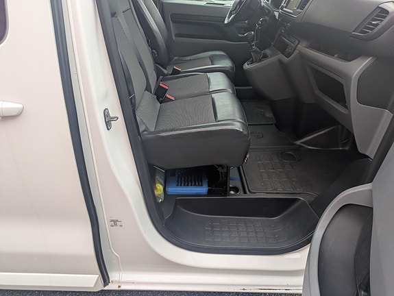 Opel Vivaro 12 of 25