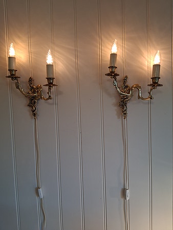 Et par rokokko eller vintage messing doble vegglamper