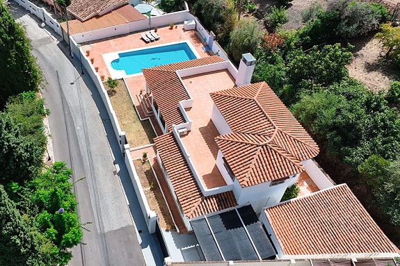 Totalrenovert villa med 3 soverom, privat basseng og stor terrasse med havutsikt