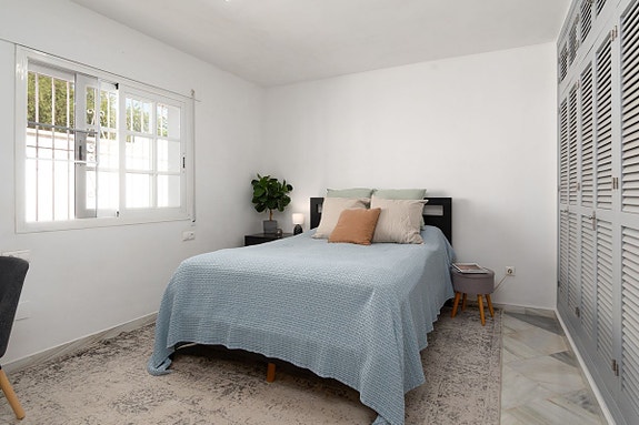 Totalrenovert villa med 3 soverom, privat basseng og stor terrasse med havutsikt