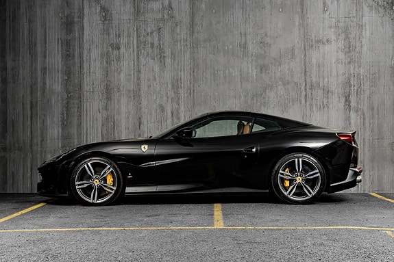 Ferrari Portofino 3 of 5