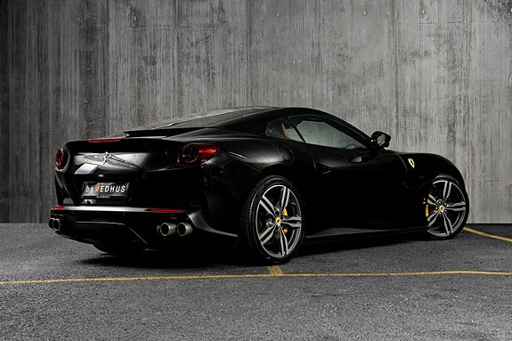 Ferrari Portofino 2 of 5