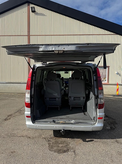 Mercedes-Benz Viano 19 of 25