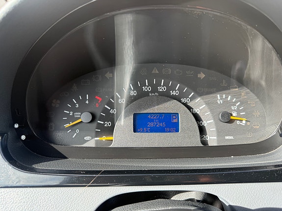 Mercedes-Benz Viano 11 of 25