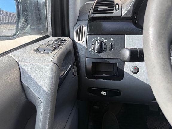 Mercedes-Benz Viano 9 of 25