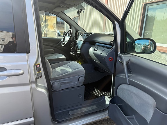 Mercedes-Benz Viano 23 of 25