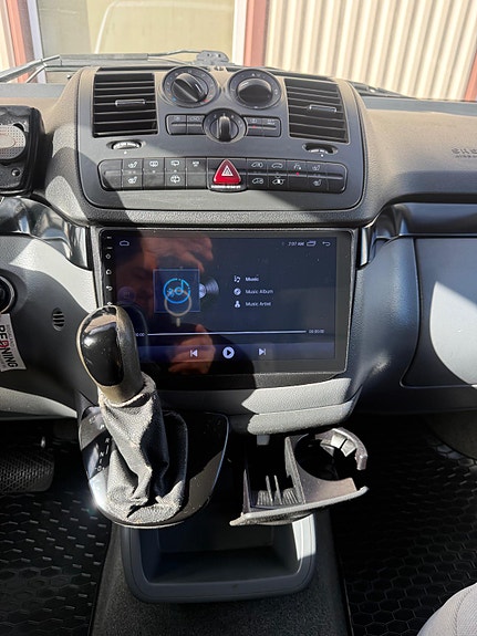 Mercedes-Benz Viano 12 of 25