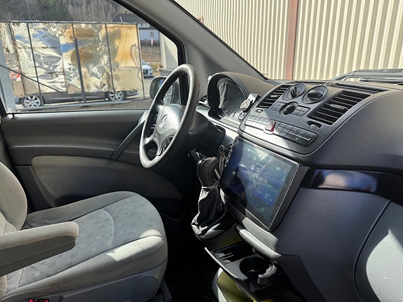 Mercedes-Benz Viano 25 of 25