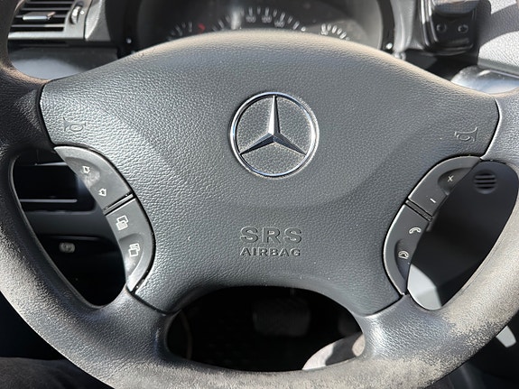 Mercedes-Benz Viano 10 of 25