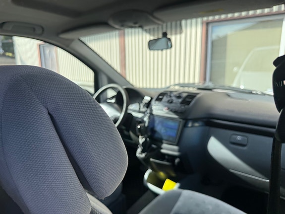 Mercedes-Benz Viano 22 of 25