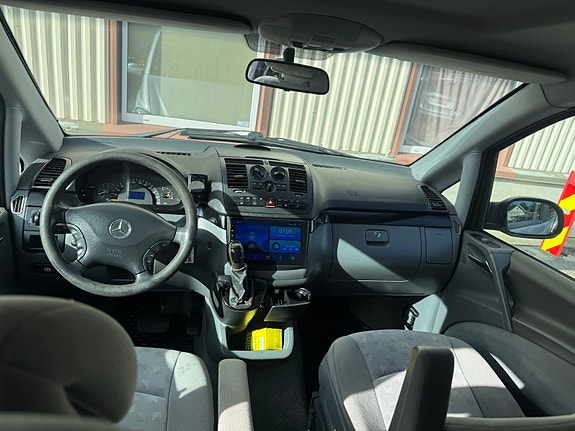 Mercedes-Benz Viano 17 of 25
