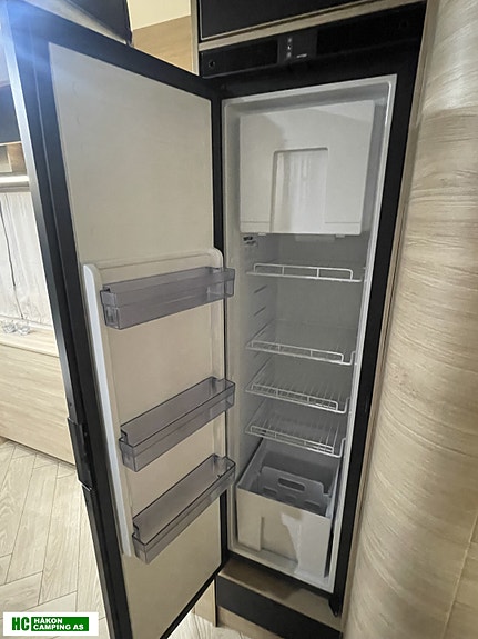Challenger 240 GRAPHITE EDITION Ford Transit 130 hk 2,0L automat 16 of 22