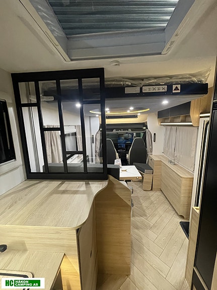 Challenger 240 GRAPHITE EDITION Ford Transit 130 hk 2,0L automat 21 of 22