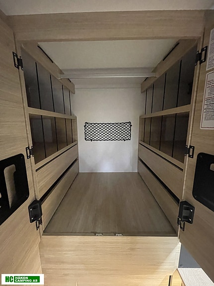 Challenger 240 GRAPHITE EDITION Ford Transit 130 hk 2,0L automat 18 of 22