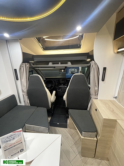 Challenger 240 GRAPHITE EDITION Ford Transit 130 hk 2,0L automat 8 of 22