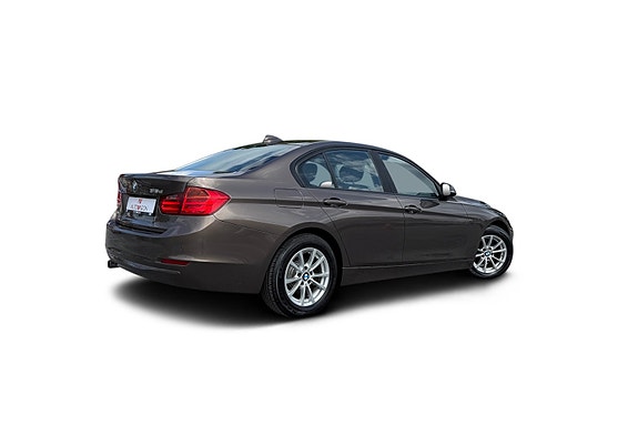 BMW 316d 4 of 5