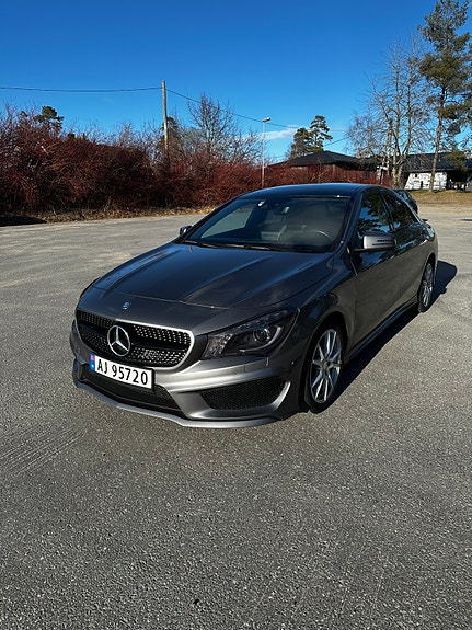 Mercedes-Benz CLA180 2 of 5
