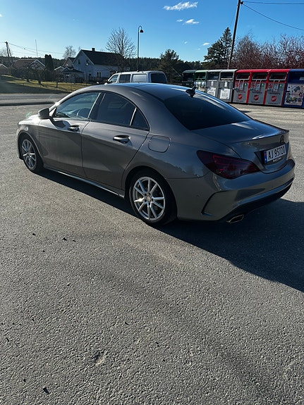 Mercedes-Benz CLA180 4 of 5