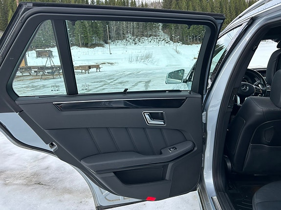 Mercedes-Benz E250 27 of 30