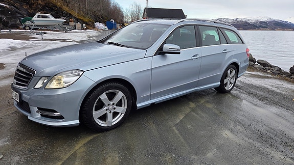 Mercedes-Benz E250 4 of 30