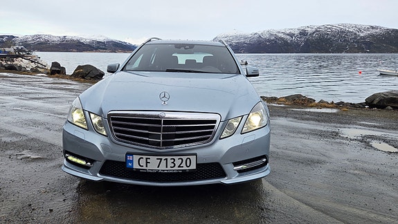 Mercedes-Benz E250 2 of 30