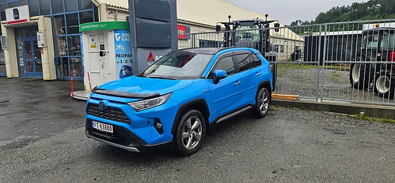 Toyota RAV4 2 of 5