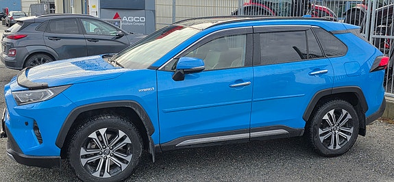 Toyota RAV4 3 of 5