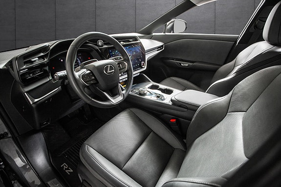 Lexus RZ450e 8 of 19