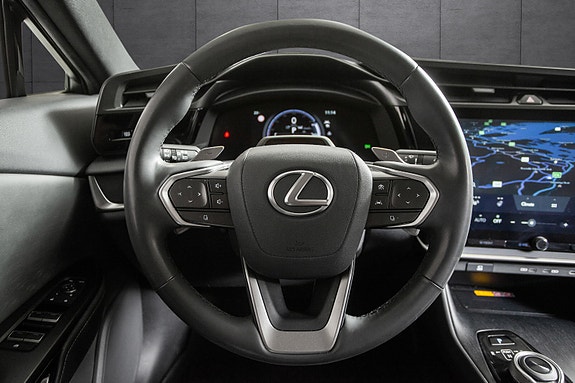 Lexus RZ450e 9 of 19