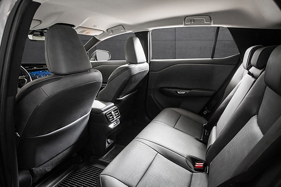 Lexus RZ450e 14 of 19