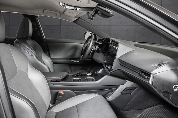 Lexus RZ450e 16 of 19