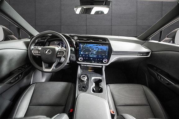 Lexus RZ450e 7 of 19