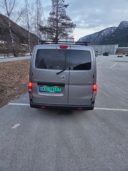 Nissan NV200 4 of 5