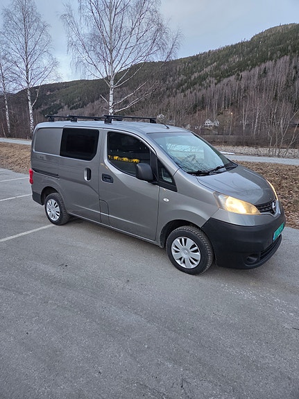 Nissan NV200 2 of 5