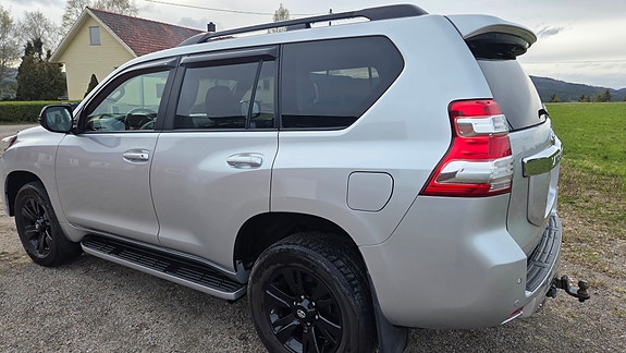 Toyota Land Cruiser 8 of 30